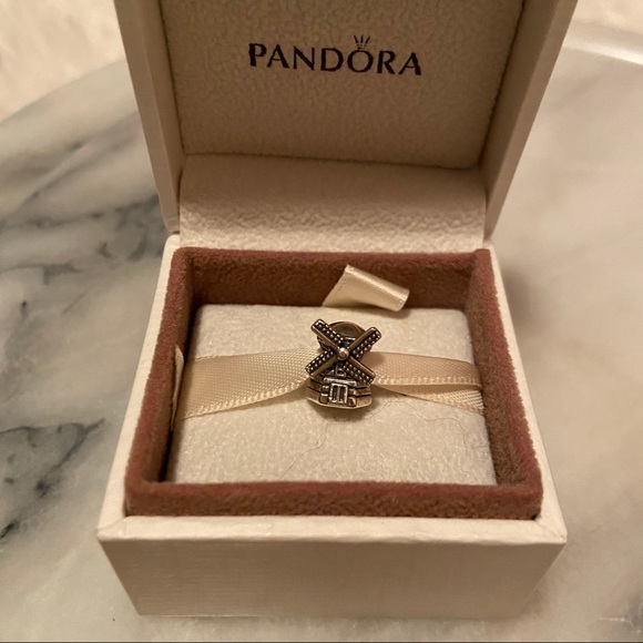 💎Pandora bracelet and 5 charms 💎 - Picture 4 of 8